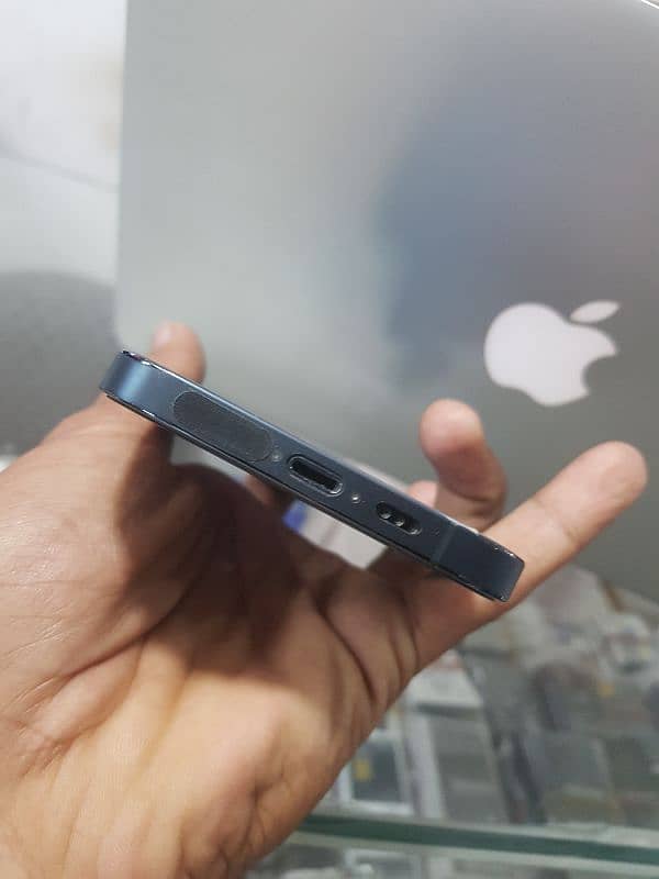 I phone 12 pro 4