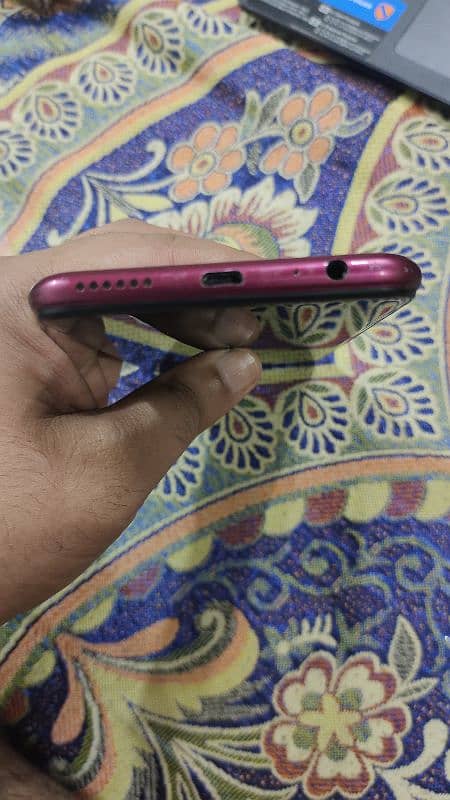 Infinix Hot 10 6GB/ 128GB with Original Box Lush Condition 2