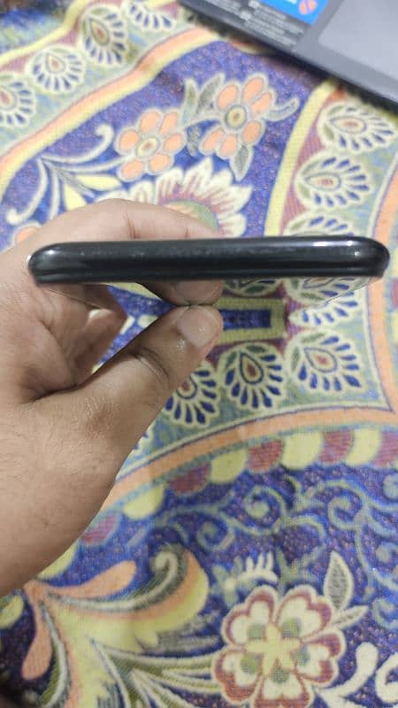 Infinix Hot 10 6GB/ 128GB with Original Box Lush Condition 3