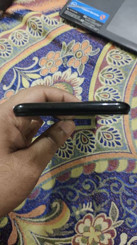 Infinix Hot 10 6GB/ 128GB with Original Box Lush Condition 4