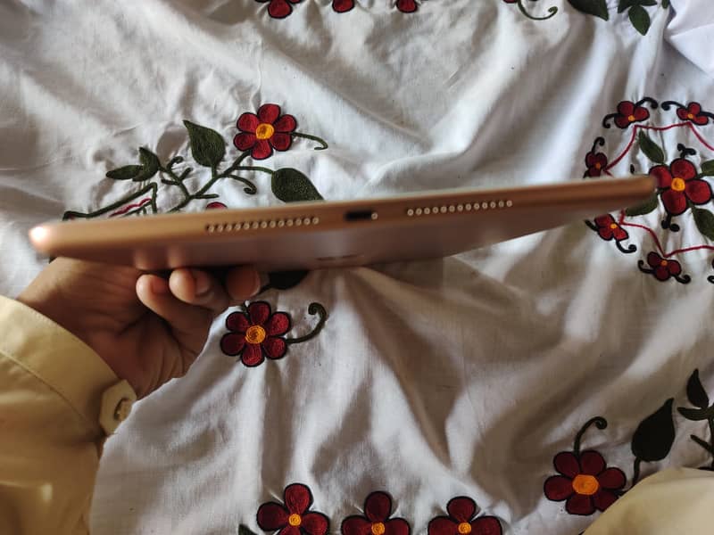 I pad 8 generation 32 gb 7