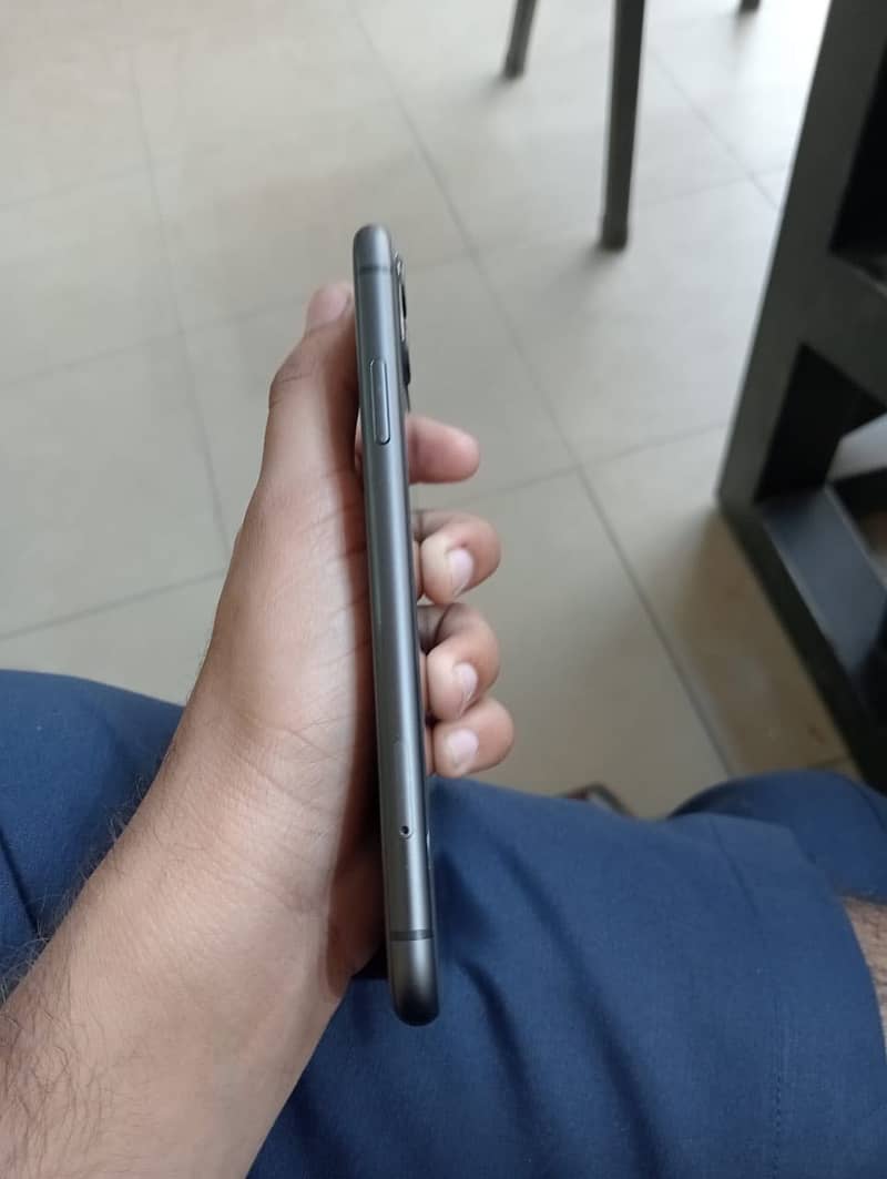 iPhone 11 6