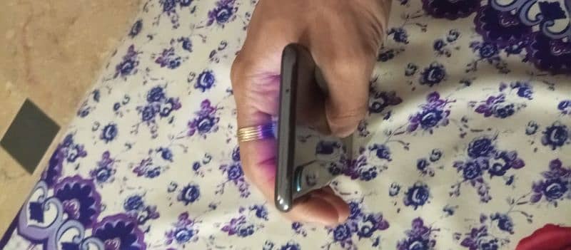 mobile all ok hai complete box hai 2