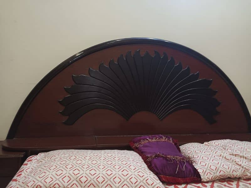 shisham ki lakri bed set with dressing table hai 1