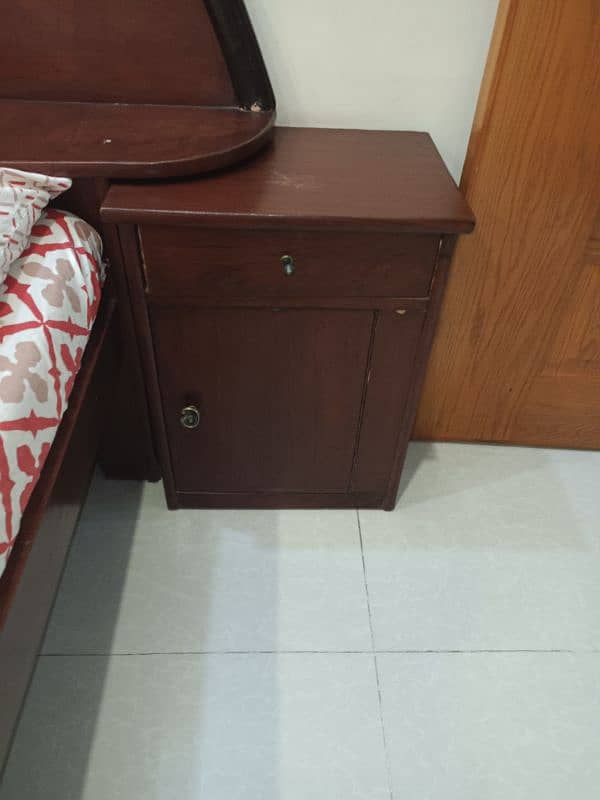 shisham ki lakri bed set with dressing table hai 4