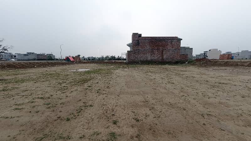 10 Marla Plot For Sale 6