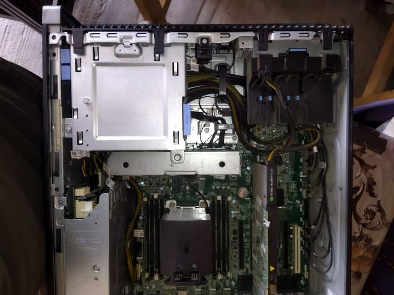 Dell T5820 workstation 0