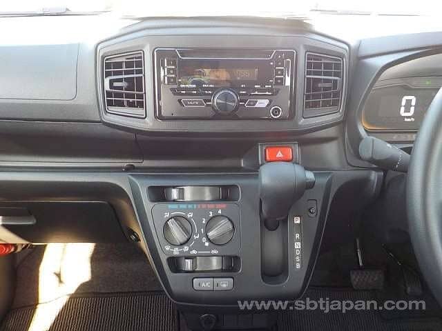 Daihatsu Mira L 2023 10