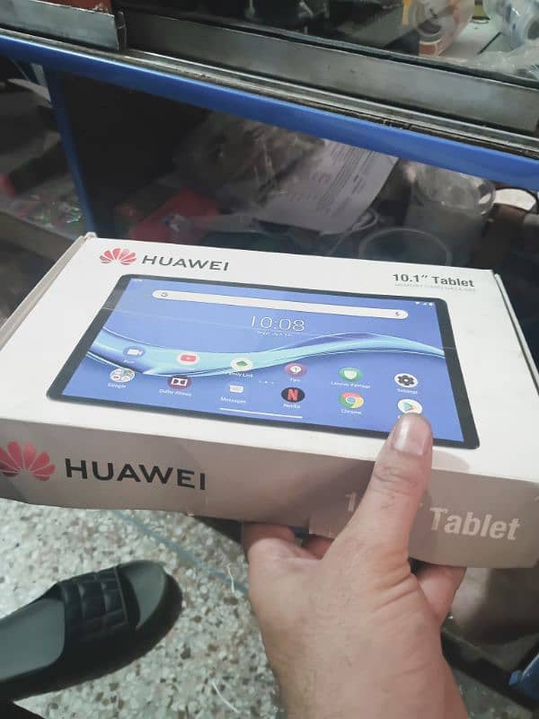 Huawei MediaPad T3 10   Model 2/16GB  sa screen pay line bhi hai 2