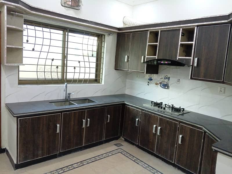 11MARLA BRAND NEW HOUSE FOR RENT CENTRAL BLOCK FIRST ENTRY VISIT ANY TIME MORE DETAILS CONTACT ME 4
