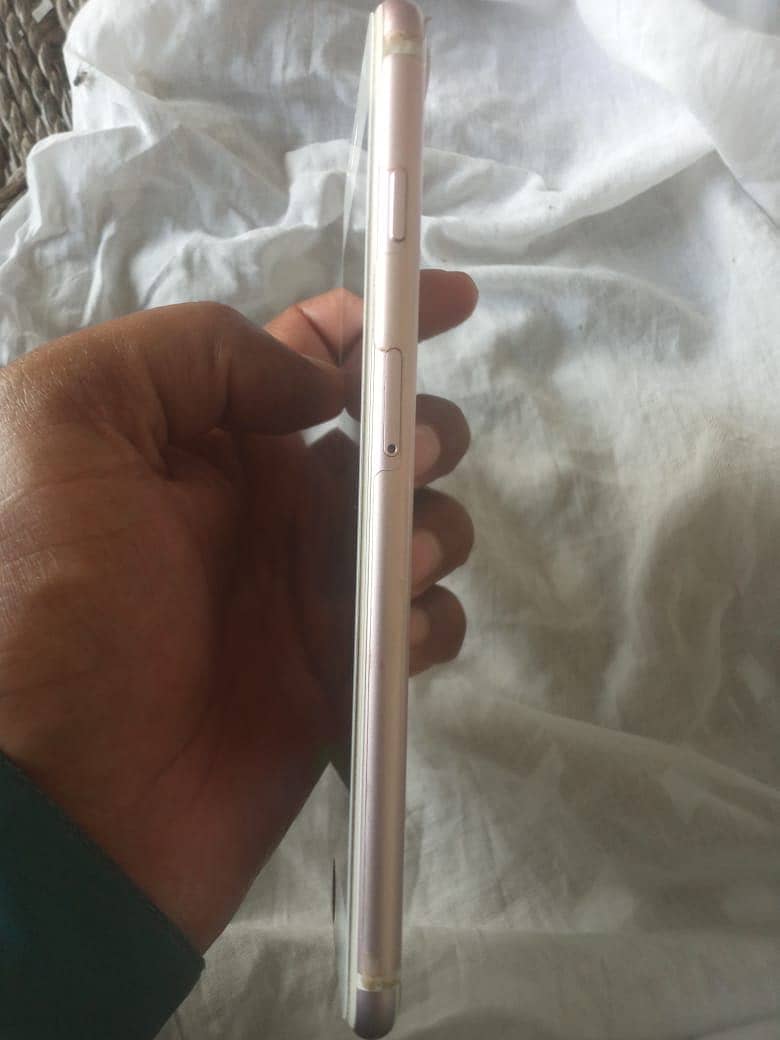 iPhone 7plus 128GB 0
