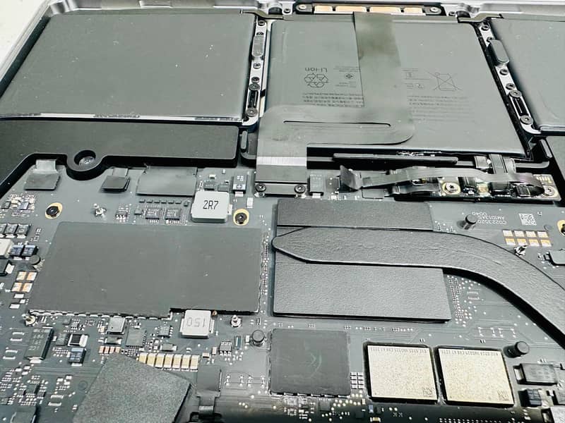 MacBook Pro M2 13inch 2022 512GB A2338 with Touch ID   Motherboard 2