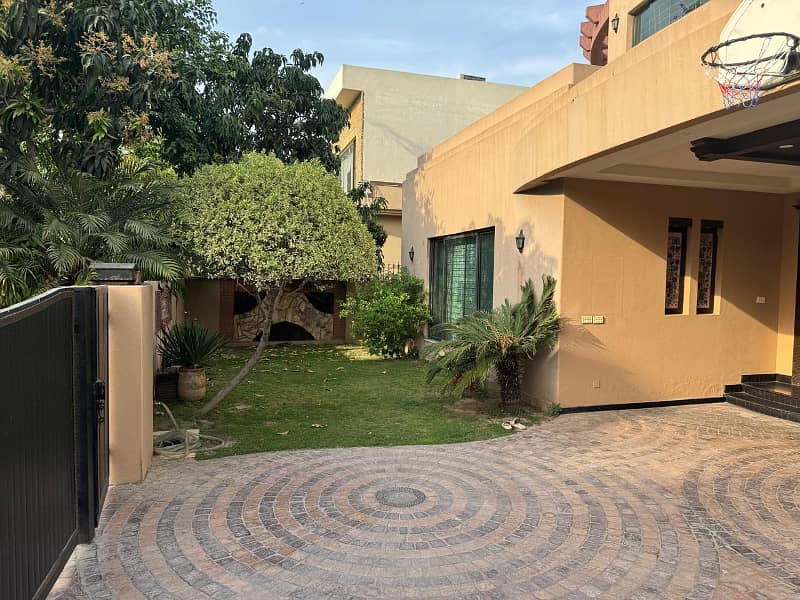 01 KANAL VERY BEAUTIFUL UPPER PORTION AVAILABLE FOR RENT WITH DRAWING ROOM 1