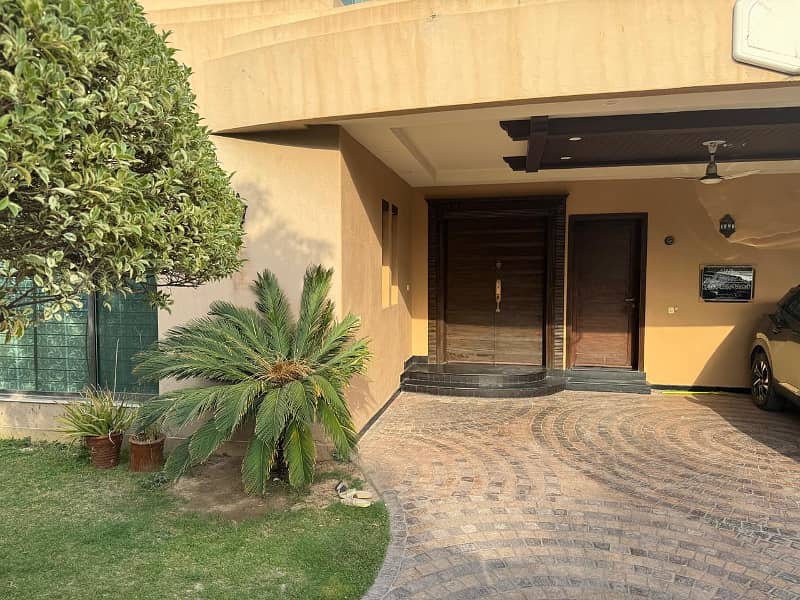 01 KANAL VERY BEAUTIFUL UPPER PORTION AVAILABLE FOR RENT WITH DRAWING ROOM 2