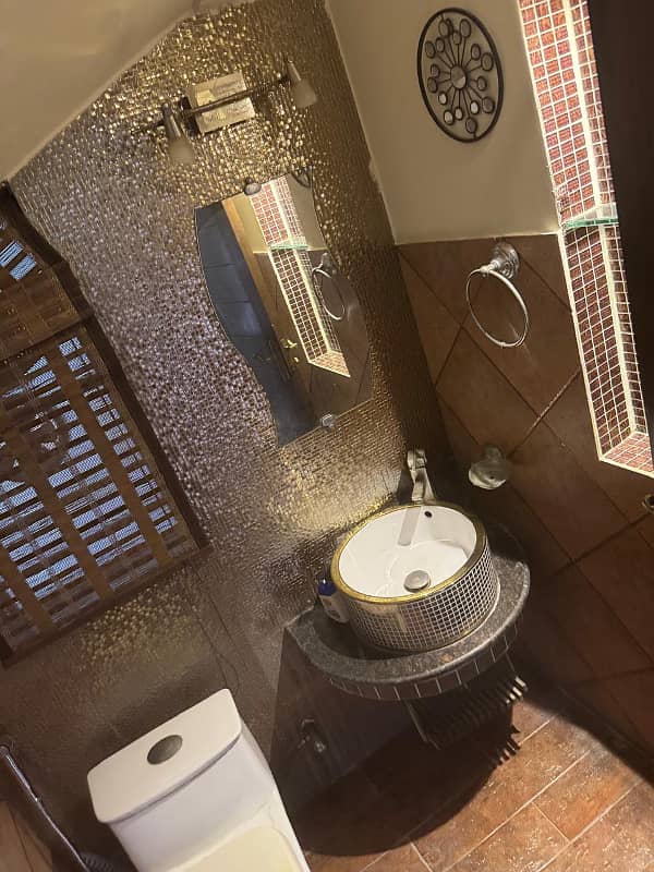 01 KANAL VERY BEAUTIFUL UPPER PORTION AVAILABLE FOR RENT WITH DRAWING ROOM 8