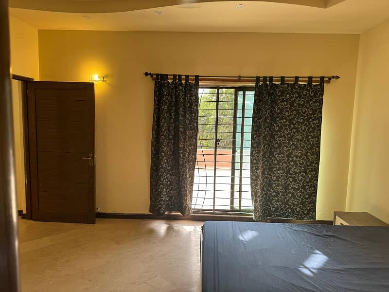 01 KANAL VERY BEAUTIFUL UPPER PORTION AVAILABLE FOR RENT WITH DRAWING ROOM 10