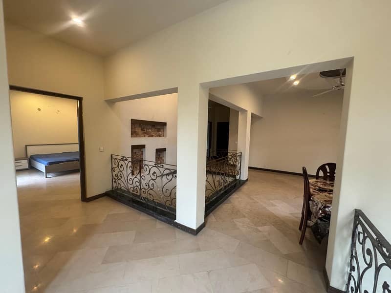 01 KANAL VERY BEAUTIFUL UPPER PORTION AVAILABLE FOR RENT WITH DRAWING ROOM 14