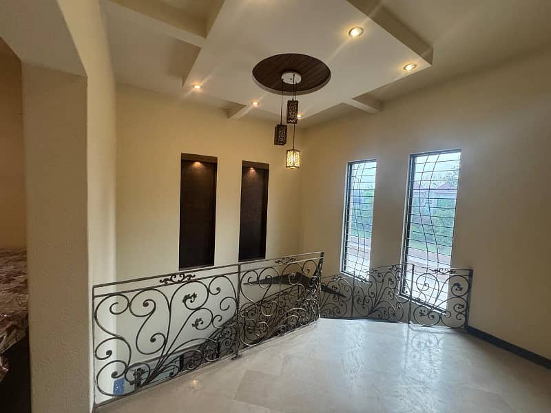 01 KANAL VERY BEAUTIFUL UPPER PORTION AVAILABLE FOR RENT WITH DRAWING ROOM 15