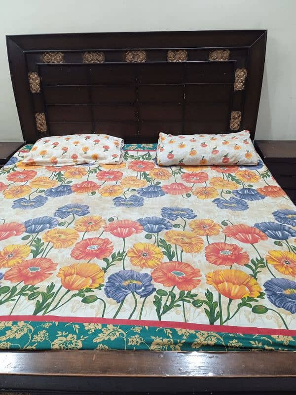 bed with side tables  and dressing table 1