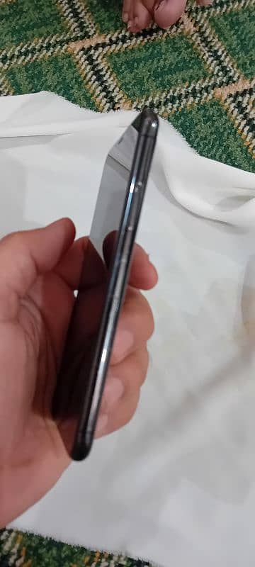 ** iPhone X 64GB – Urgent Sale! Only ₨30,000!** 4