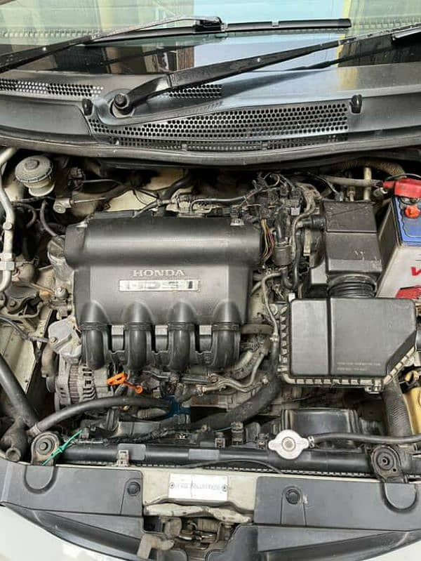 Honda City 2004 fully automatic version petrol average of 19 to 20km 4