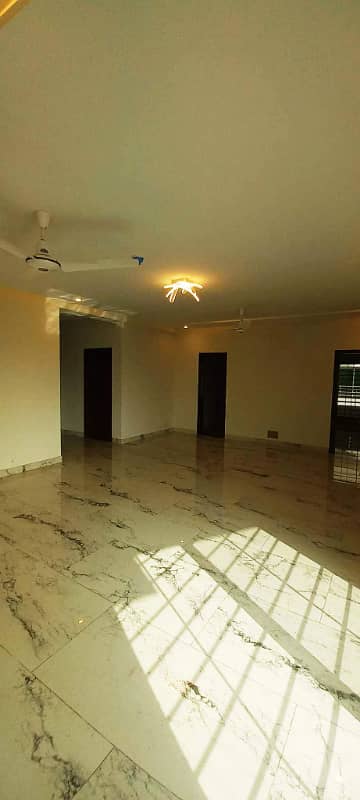 Slightly Used 13.5 Marla 4 Bedrooms Apartment Available For Rent In Sector-D Askari 11 Lahore 8