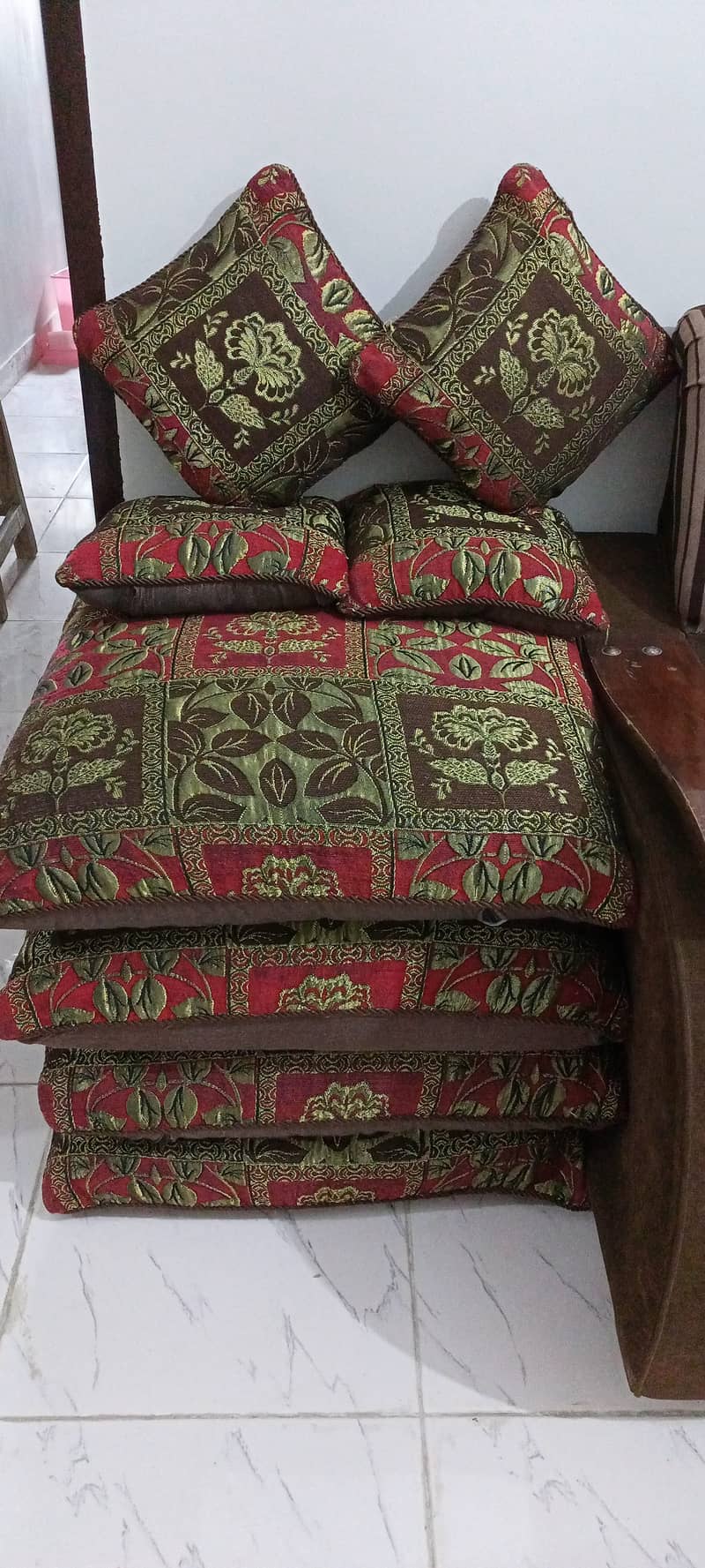 4 piece  baray cusion h or 4 piece  chotay cousion h 3