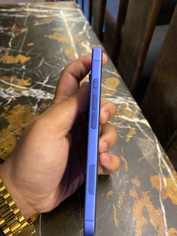 iPhone 16 128 gb jv (with box) 3