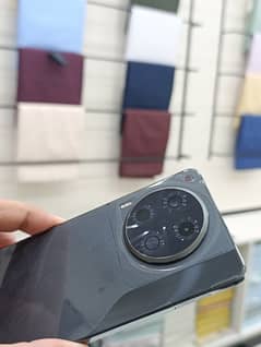 camon 30 "12/256"