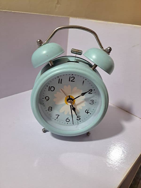 Cute Flower Design Table Clock - Almost New! 0