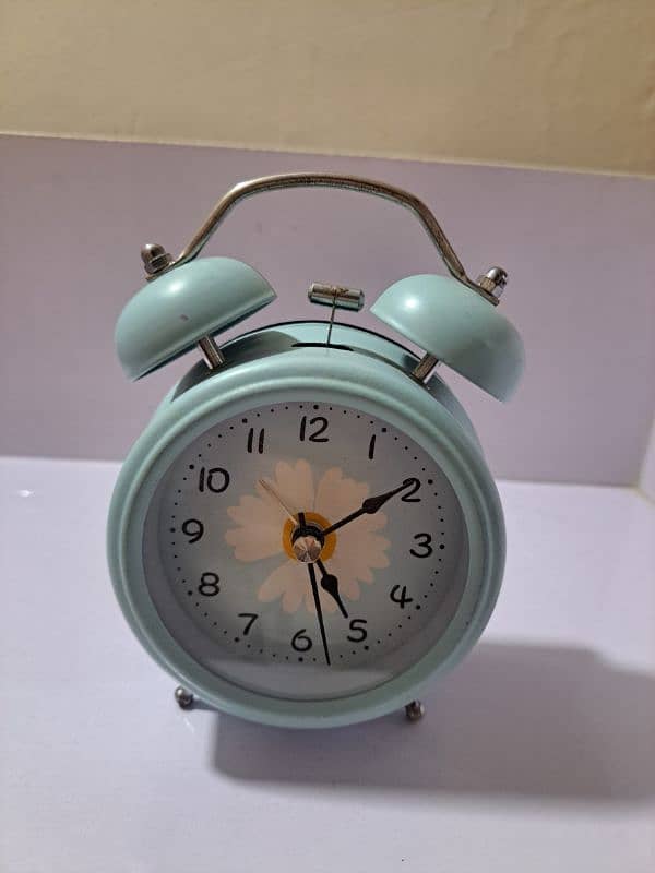 Cute Flower Design Table Clock - Almost New! 3