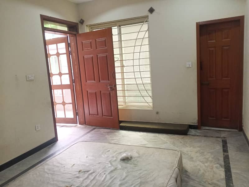 Room available for rent in h-13 Islamabad 3
