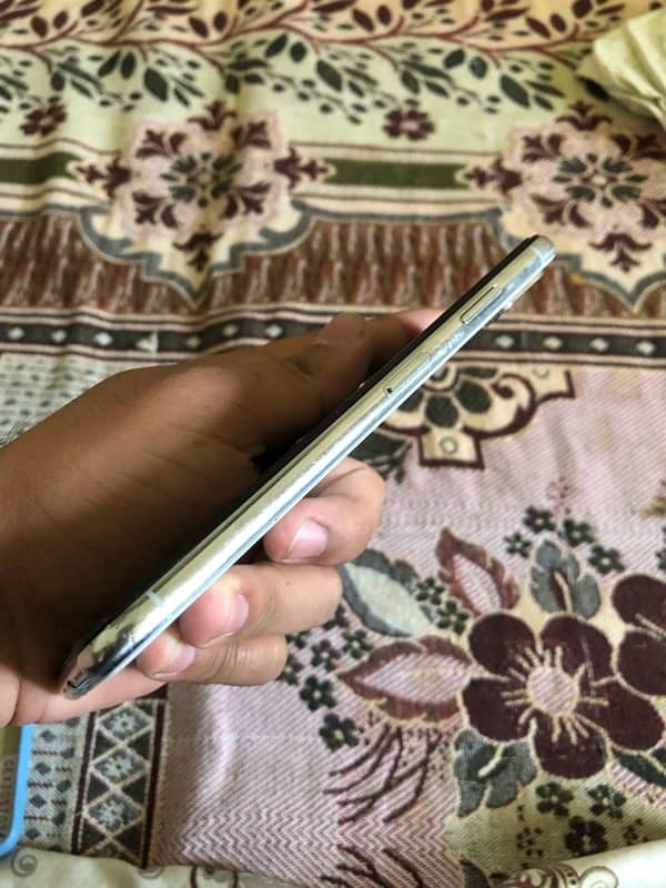 Iphone XS Max Non PTA 11