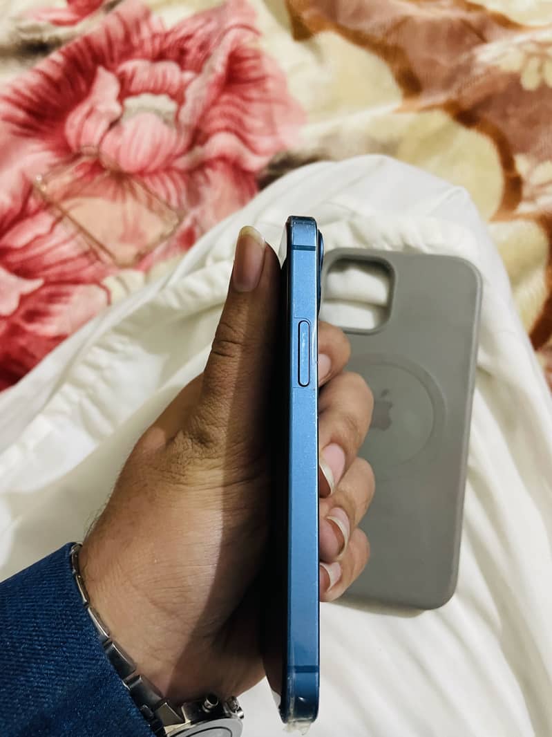 13 mini back broke all ok non open 256 gb health90 4