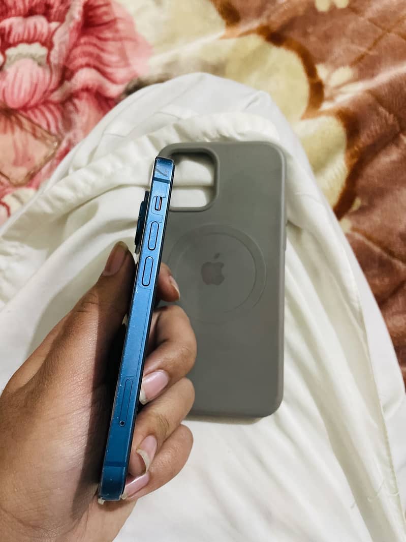 13 mini back broke all ok non open 256 gb health90 5