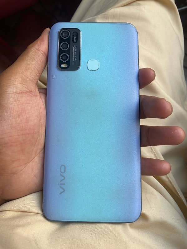 Vivo y30 4 64 box sath hai 0