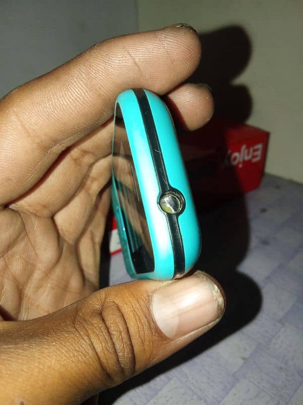 itel phone ha 2 sim aur iak memory card ha Whatsapp number 03268822380 4
