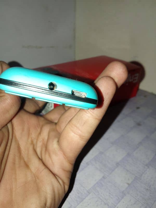 itel phone ha 2 sim aur iak memory card ha Whatsapp number 03268822380 5