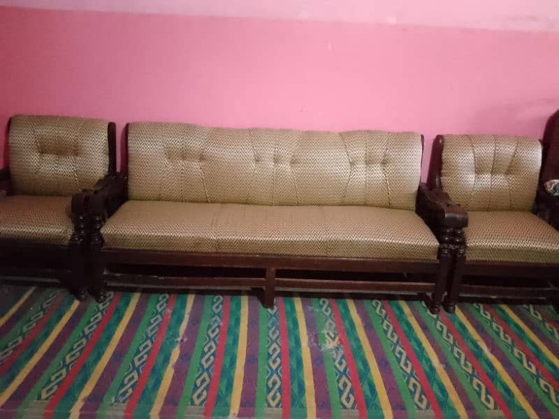 five seater sofa hai 4