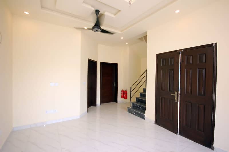 05 MARLA DESIGNER LUXURY BUNGALOW AVAILABLE FOR RENT IN 9 TOWN DHA LAHORE 2