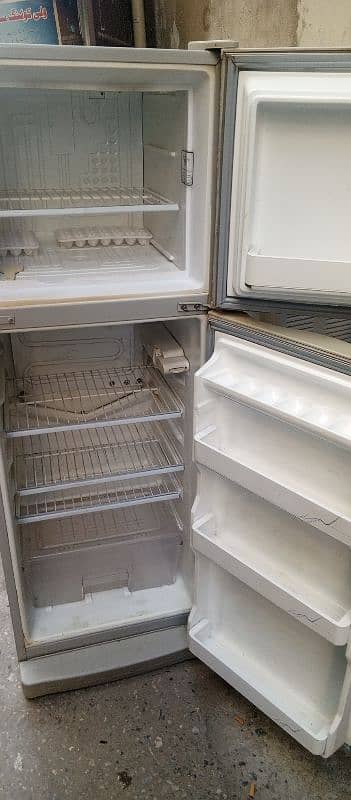 Dawlance fridge 9144 lush condition 4