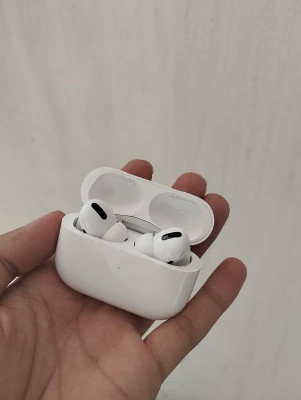 apple airpods pro 1st generation original 10/10 lush condition 0