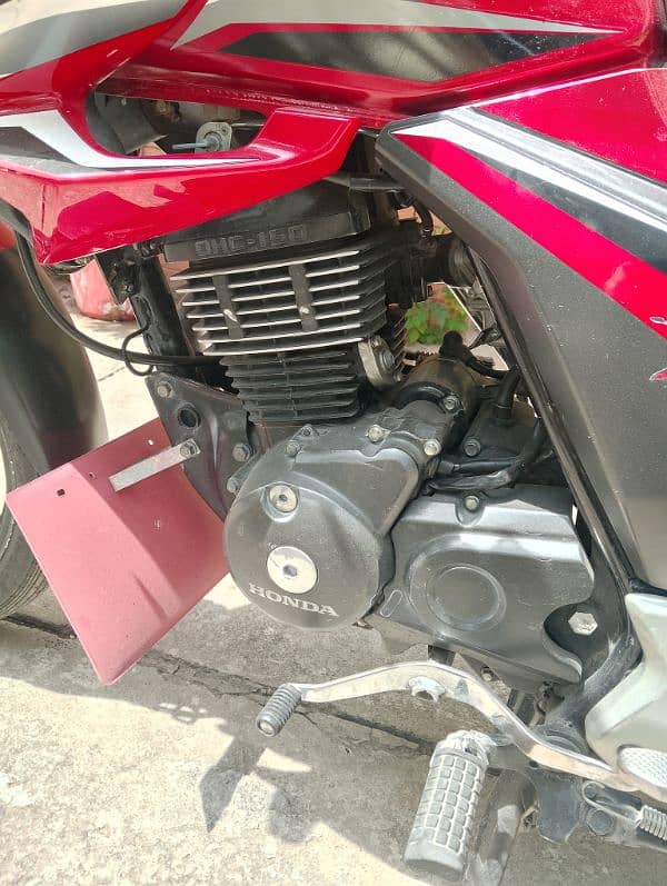 Honda CB-150 6