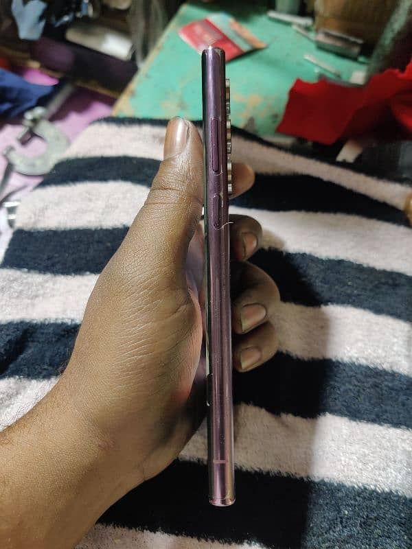 non pta  ak dot ha Jo pick ma nzr a rha ha 2