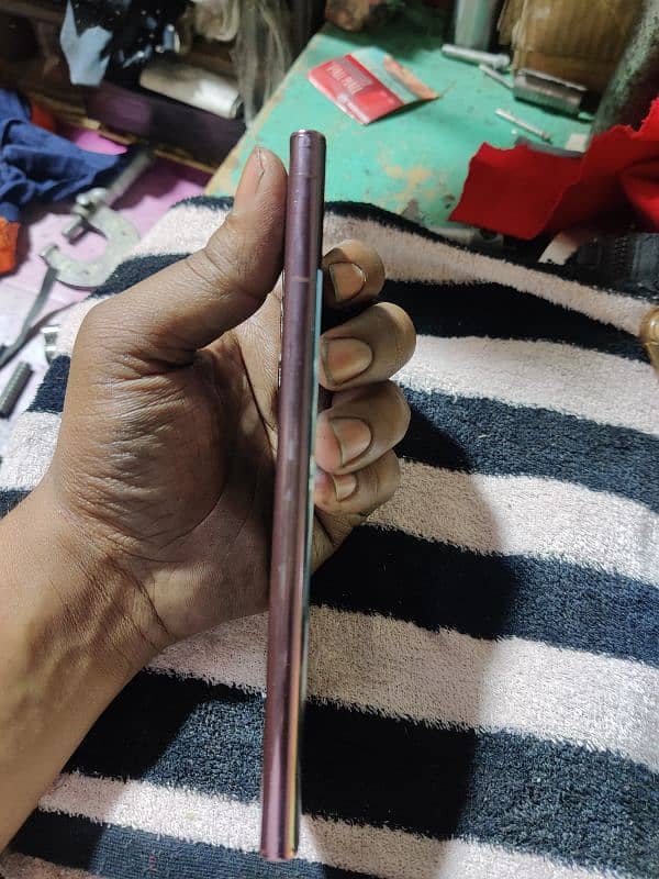 non pta  ak dot ha Jo pick ma nzr a rha ha 4