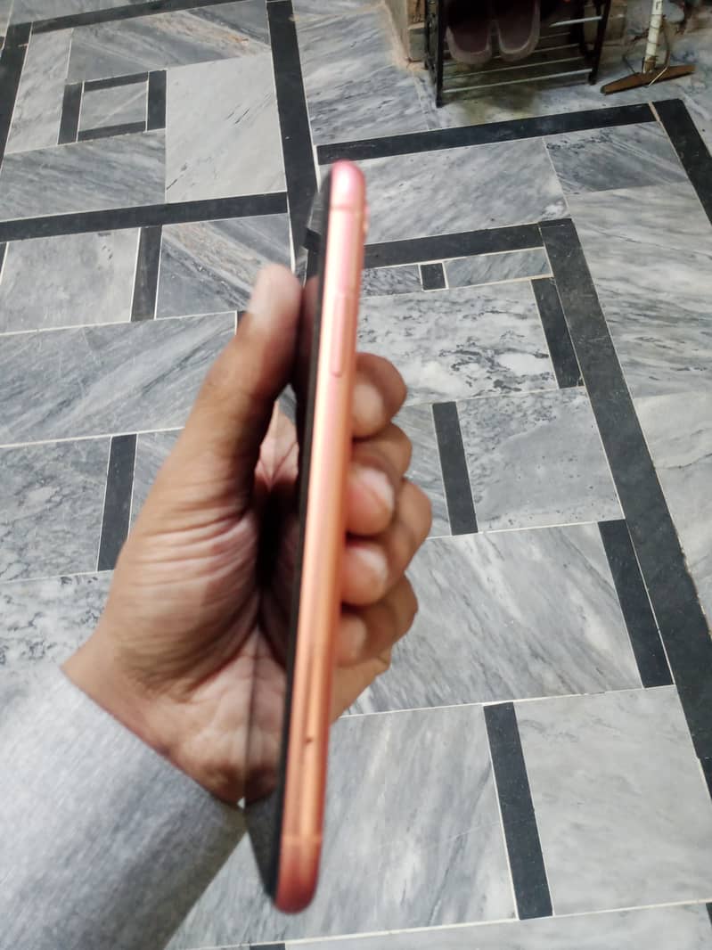 iPhone XR 64 Gb JV 10/10 condition 40k price peach colour 4