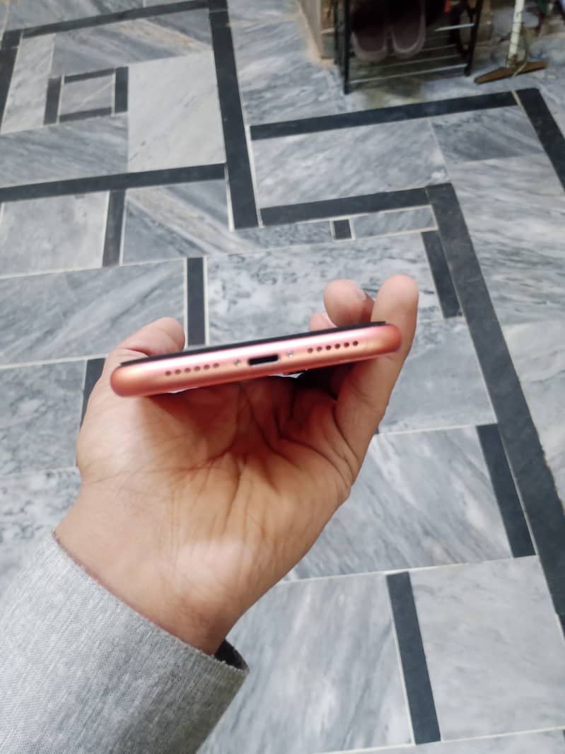 iPhone XR 64 Gb JV 10/10 condition 40k price peach colour 5