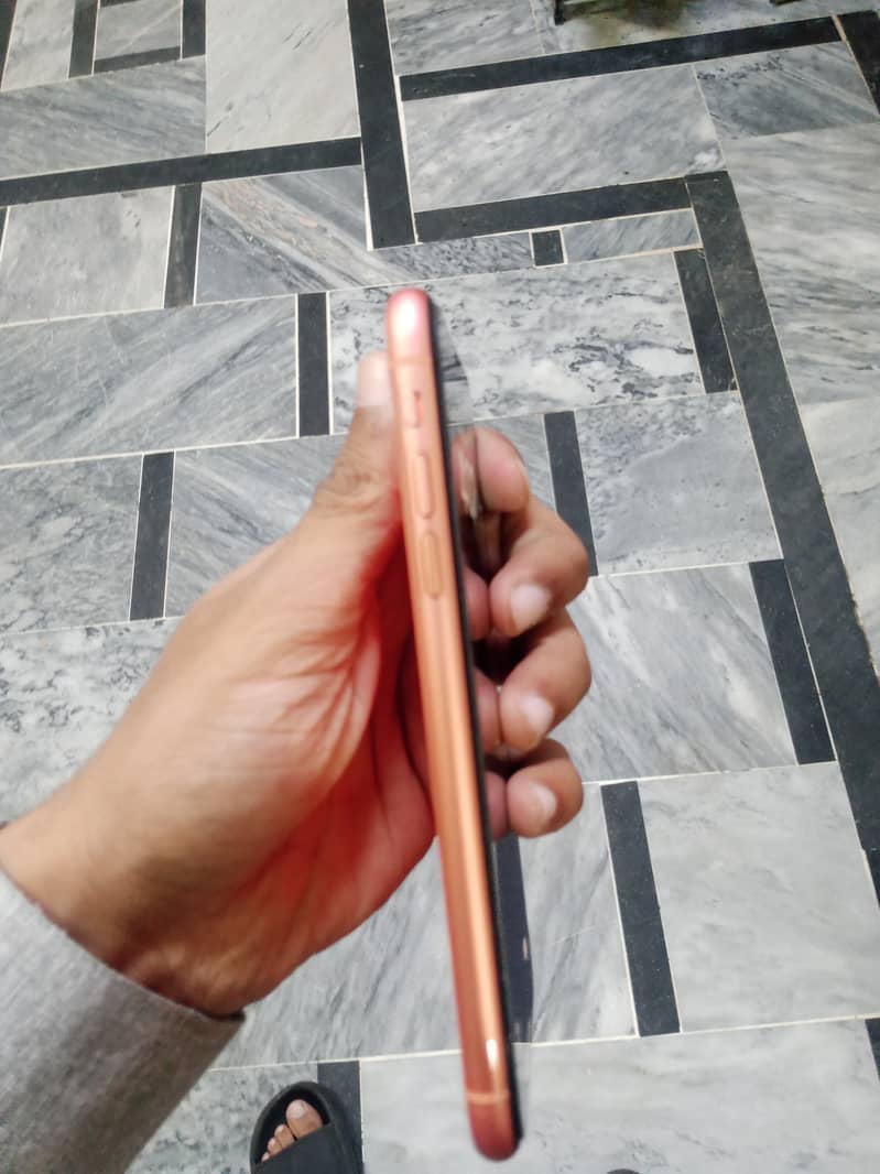 iPhone XR 64 Gb JV 10/10 condition 40k price peach colour 6