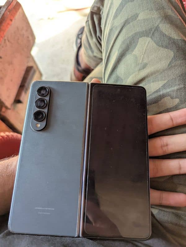 sumsung z fold 4 pta approved 256 gb 10/10 condition 10