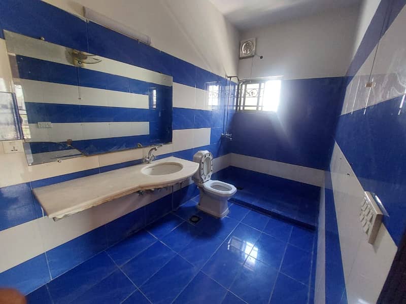 Separate Gate - Corner 1 Kanal Lavish Upper Portion On Top Location For Rent in DHA Phase 6 Lahore 4